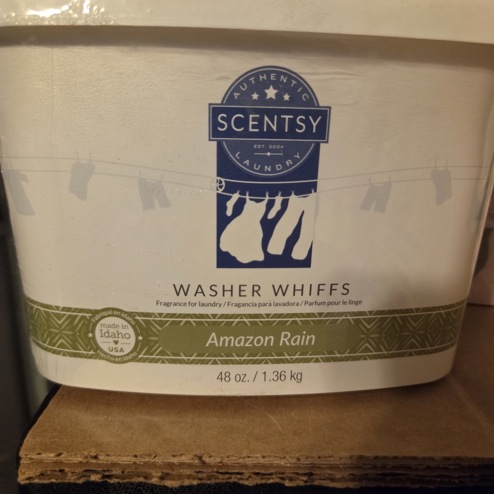 Scentsy Washer Whiffs Amazon Rain in Green and Blue